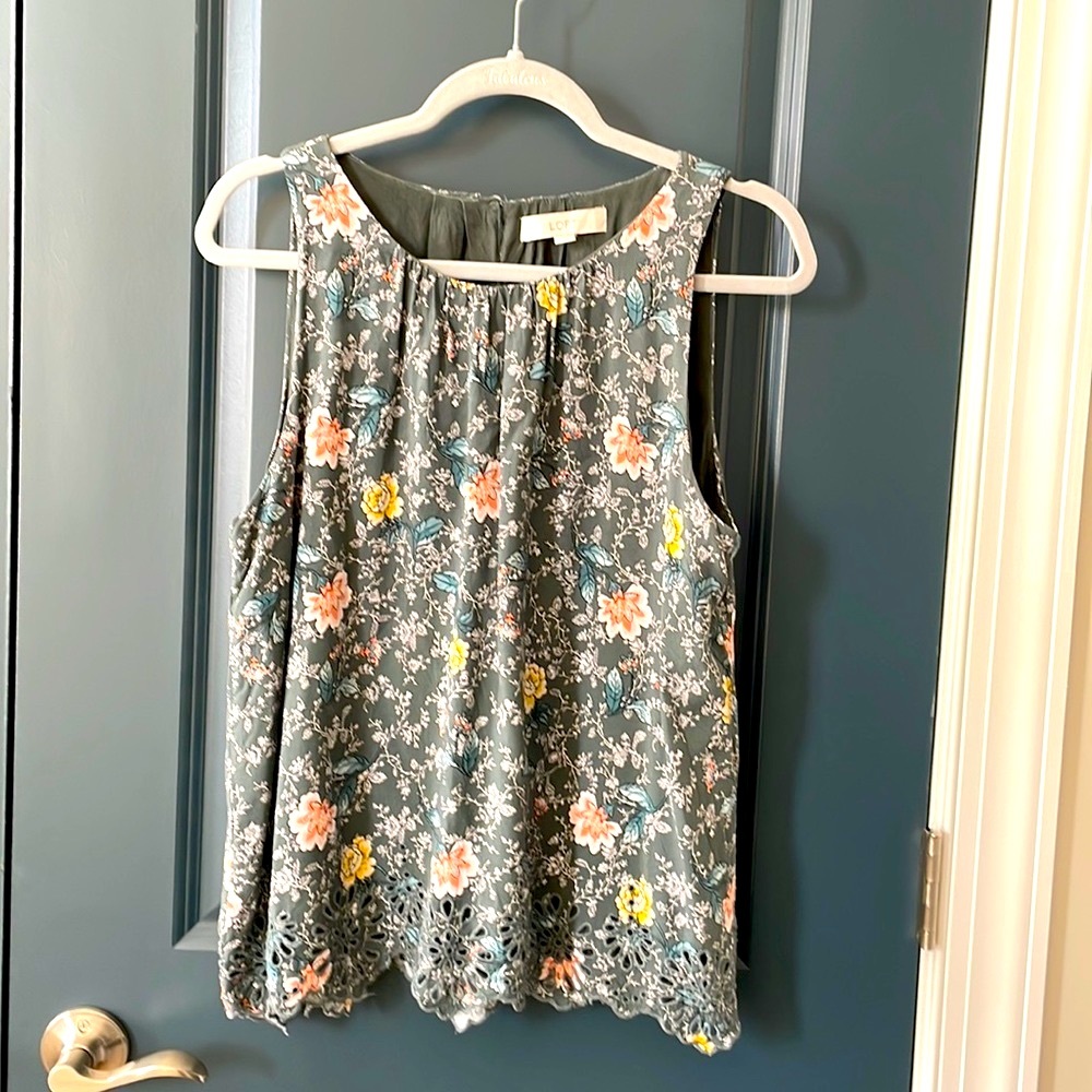 Sleeveless floral/eyelet blouse